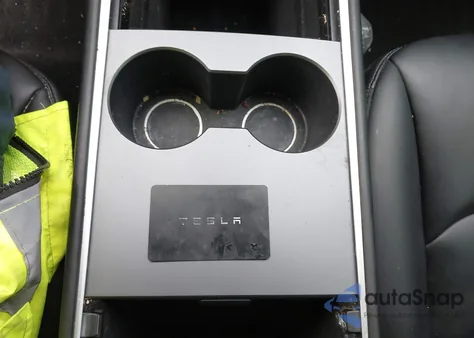 2021 Tesla Model 3 Performance Dual Motor All-Wheel Drive z USA, uszkodzony, nr VIN 5YJ3E1EC9MF034744
